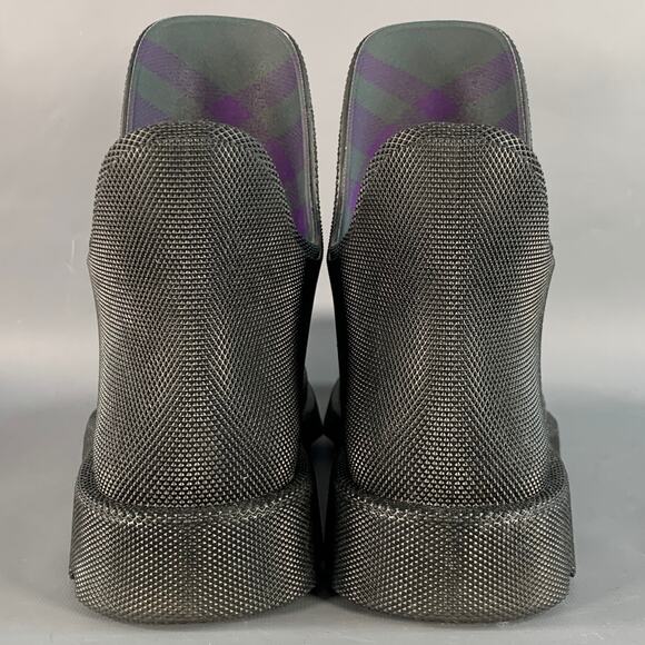 BURBERRY Size 10 Marsh Low Black Textured Rubber Lug Sole Ankle Rain Boots - Picture 3 of 9